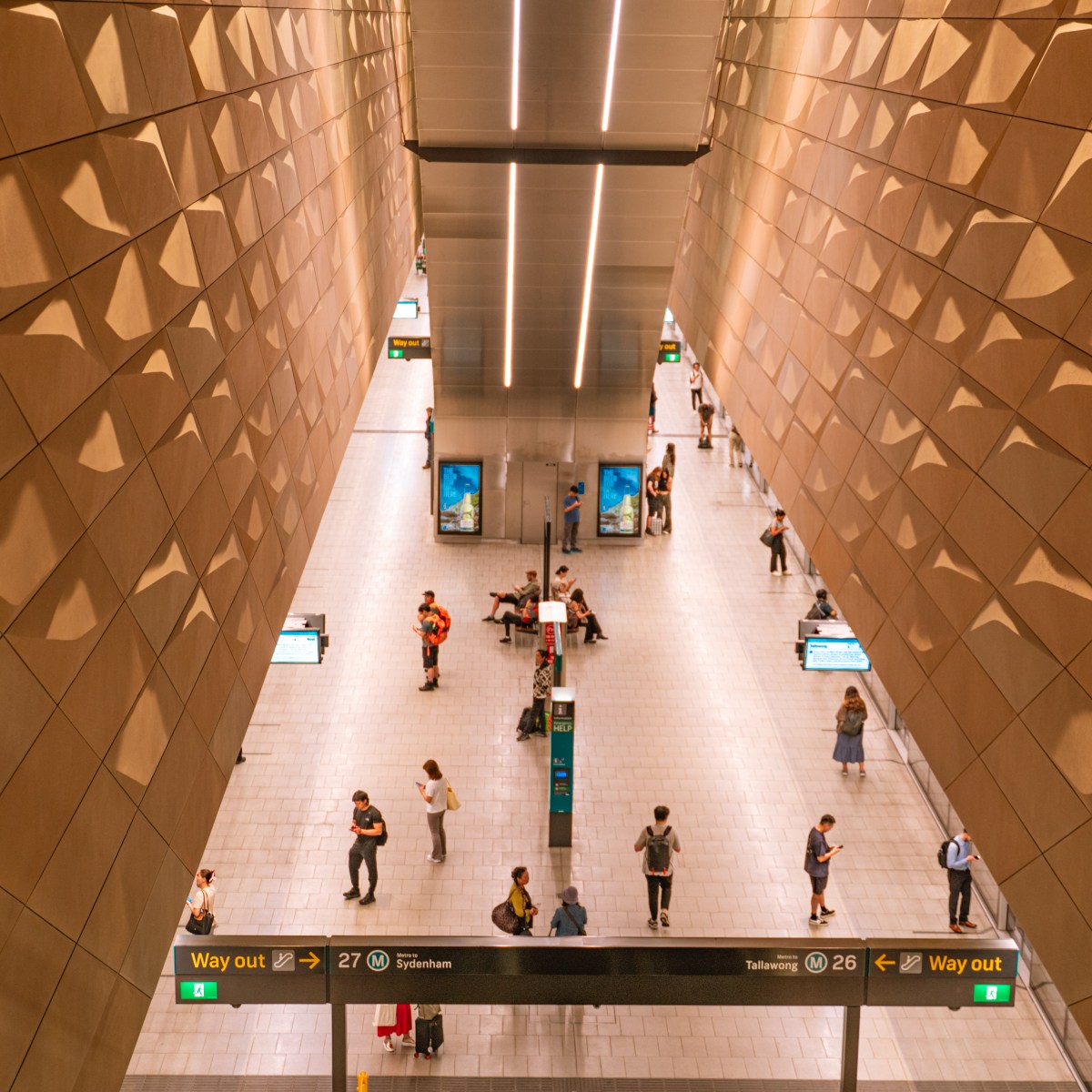 Central | 不是車站，是一個時間交叉口