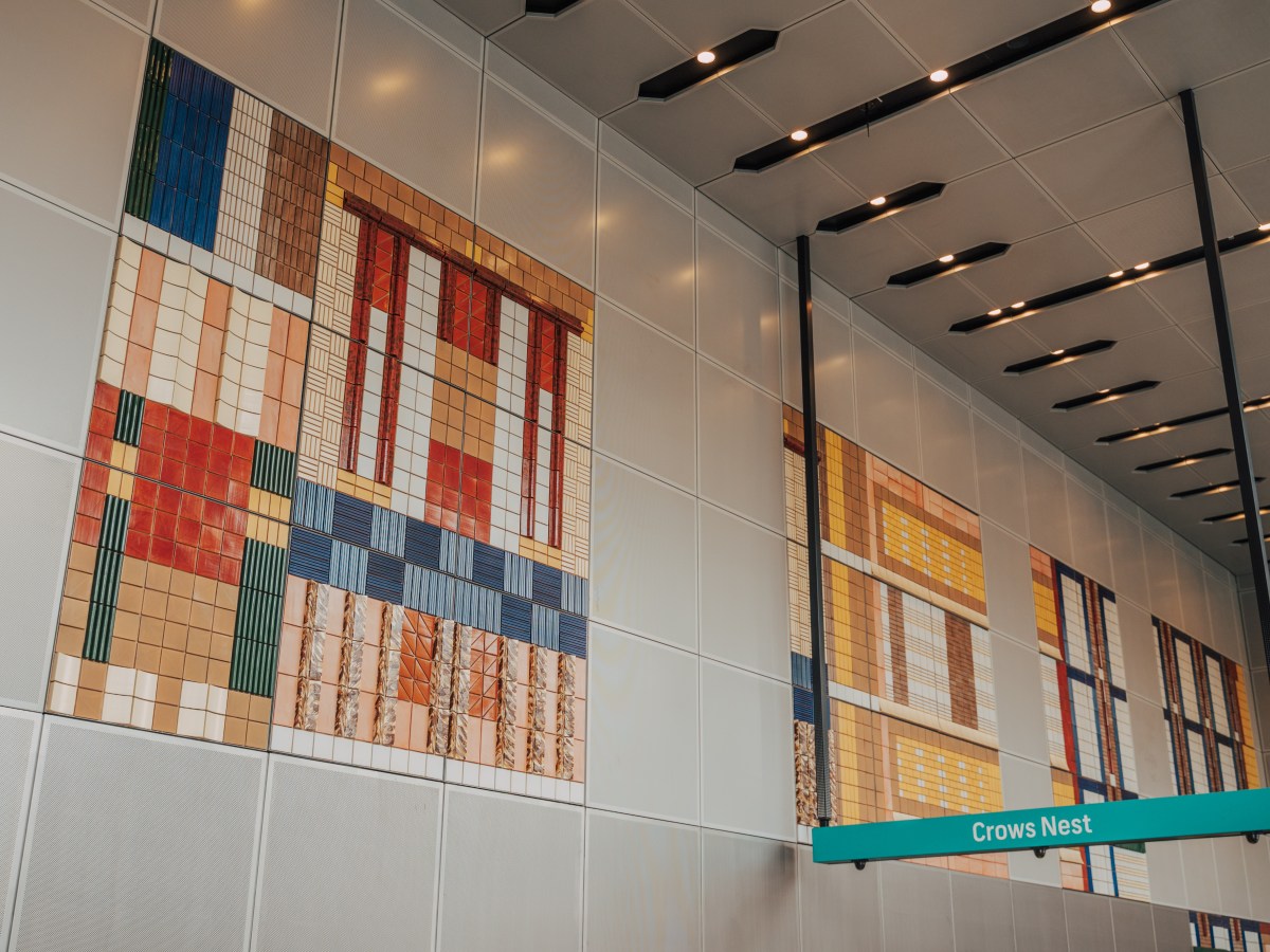 刷票口就開始的磚瓦史：Crows Nest